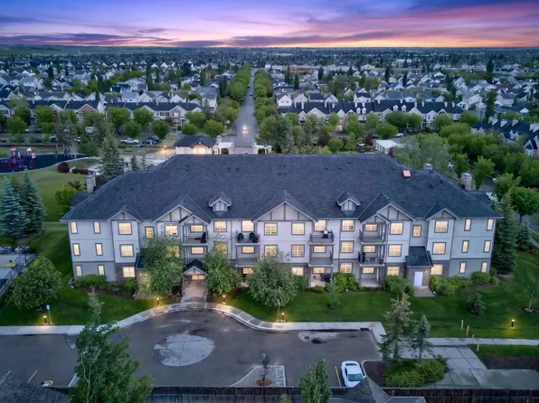 37 Prestwick Dr SE #305, Calgary, AB T2Z 4Z2