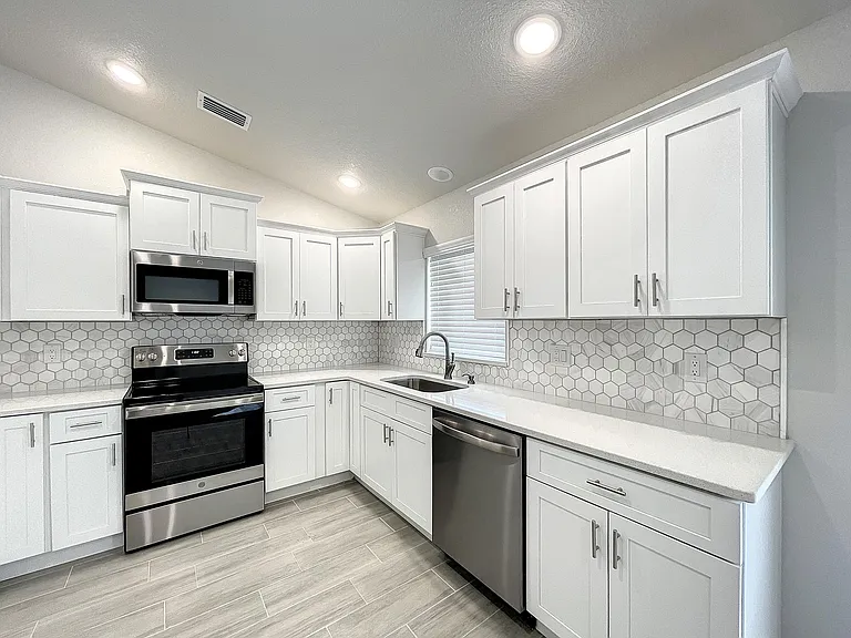 427 Petteway Dr — Photo 8