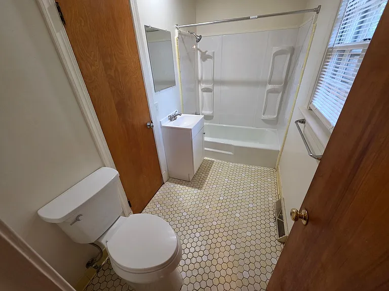318 Jasper Ln — Photo 6