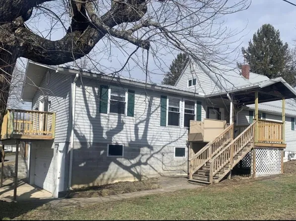 104 Sanger St, Oak Hill, WV 25901