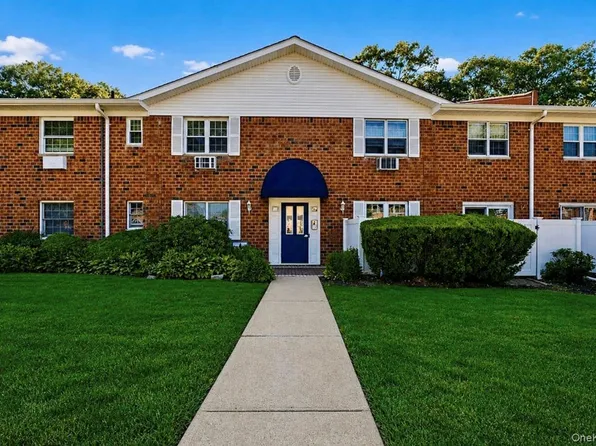 460 Old Town Road #11I, Port Jefferson Station, NY 11776