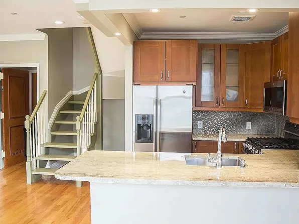 198 Monitor St APT 2A, Brooklyn, NY 11222