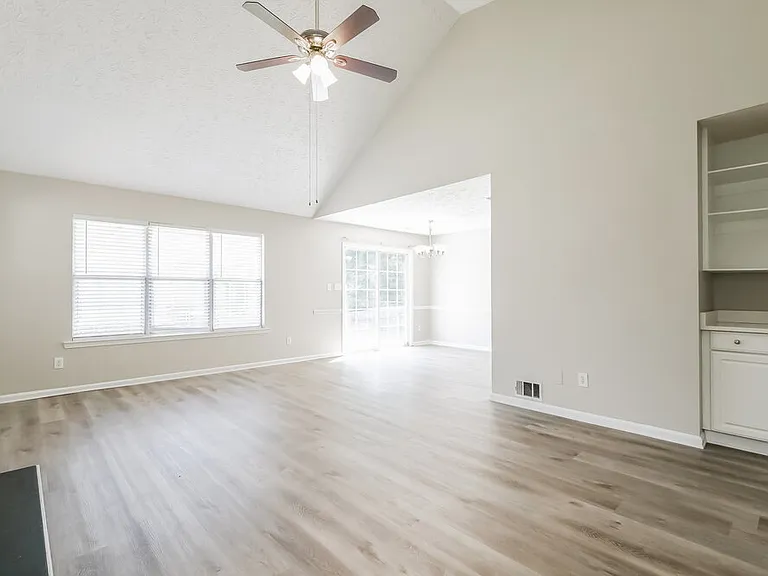 2060 Stoneoak Dr — Photo 7