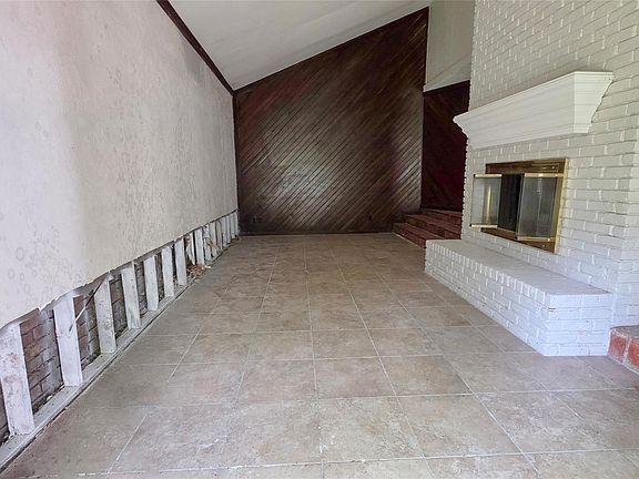 5th image of 109 Springs Edge Dr