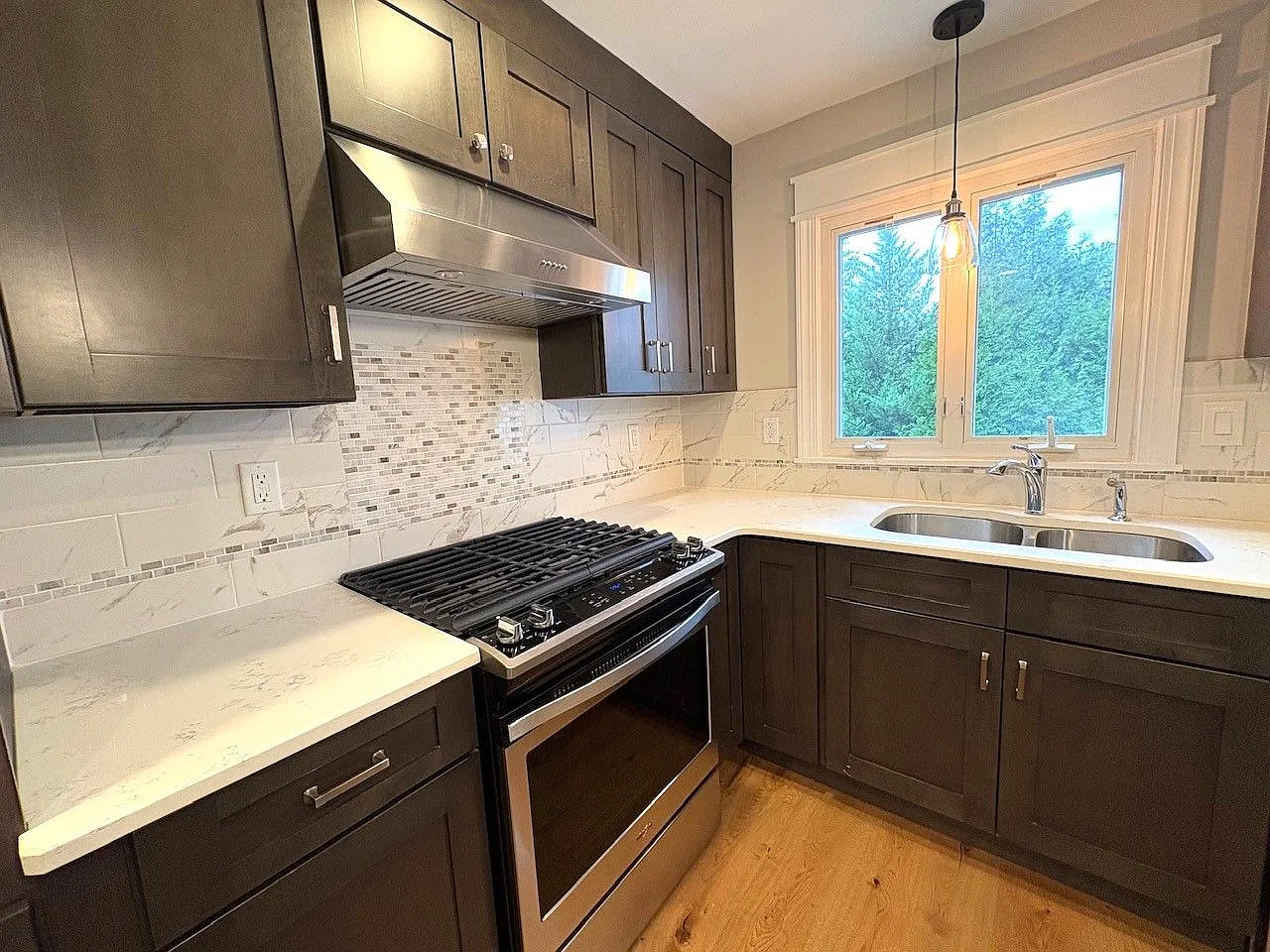 4 bed, 2.5 bath, 99999 sqft, $5,500 — Photo 4
