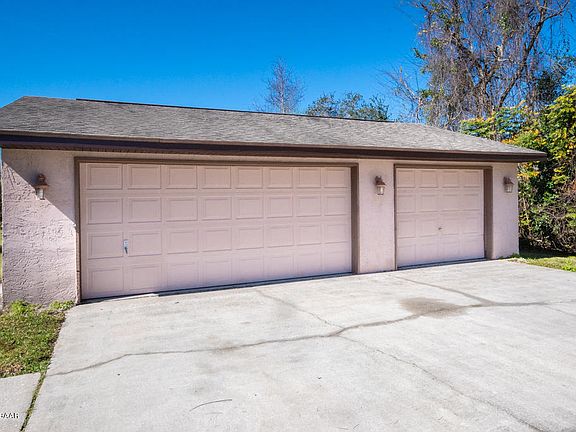 4th image of 5804 Nob Hill Blvd