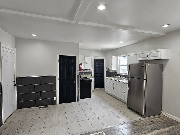 286 W Tupper St #1 — Photo 2