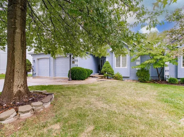 2419 NW Ashurst Dr, Lees Summit, MO 64081