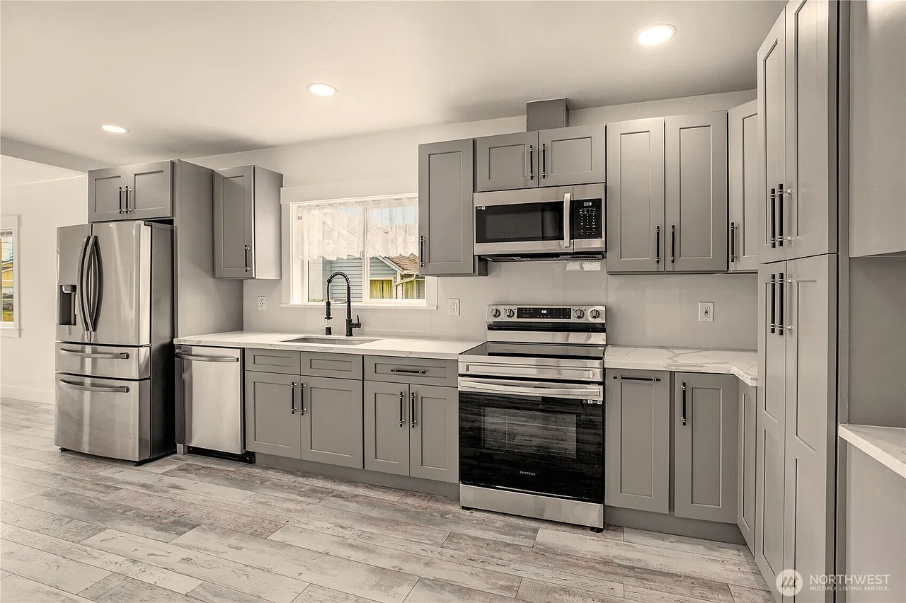 4 bed, 1352 sqft, $2,950 — Photo 1