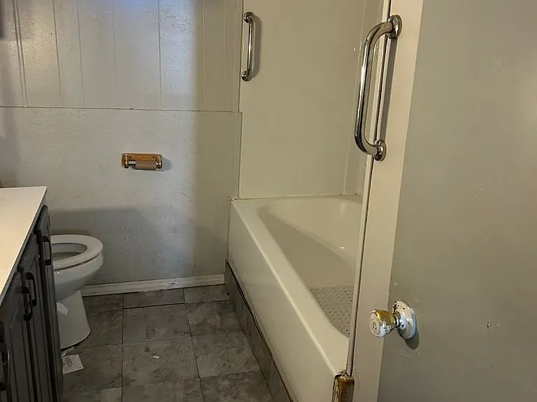 23765 Lawrence Ave — Photo 40