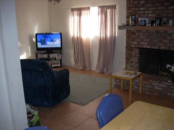 5th image of 2718 E Winston Dr