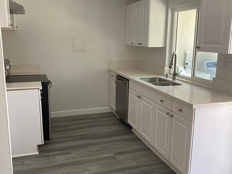 23732 Hillhurst Dr #59 — Photo 5