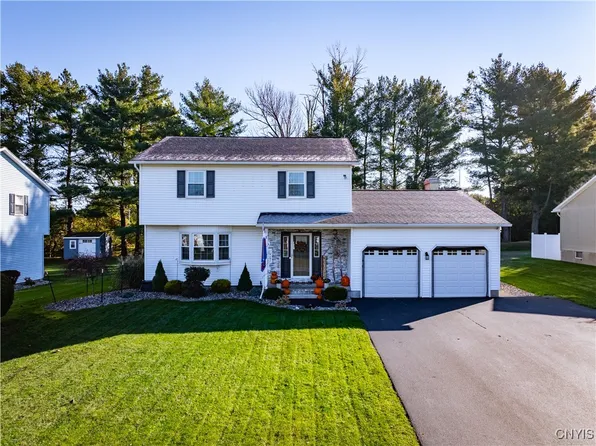 8 Fawncrest Blvd, New Hartford, NY 13413