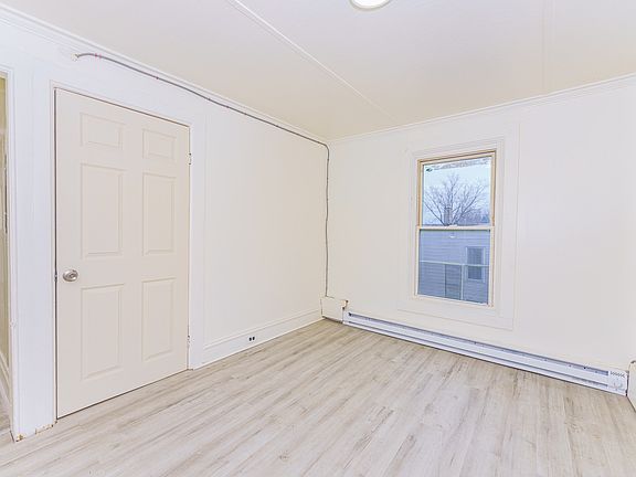 2nd image of 112 Main St APT 6