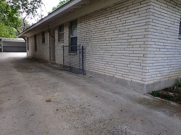 3rd image of 222 E Lullwood Ave #222