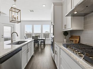 316 Clearlake Dr, Hutto, TX 78634