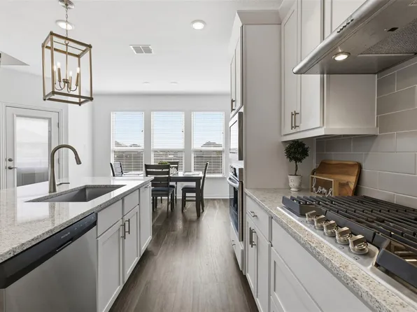 316 Clearlake Dr, Hutto, TX 78634