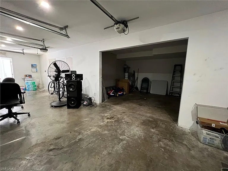 3767 Golden Gate Blvd E — Photo 22