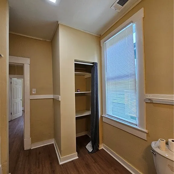 714 W 38th St — Photo 30