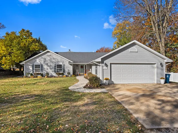 1 Morfey Ct, Monticello, IL 61856