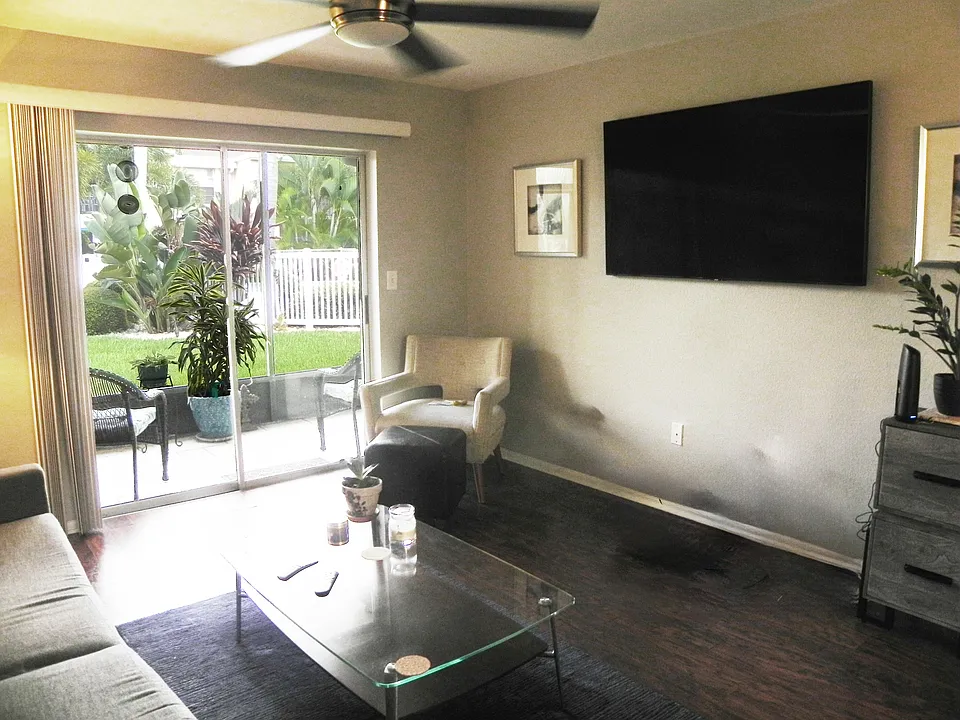 6010 7th Ave W