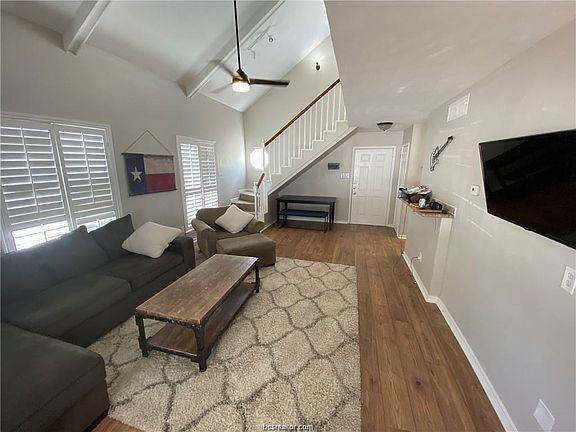 3rd image of 300 Cooner St
