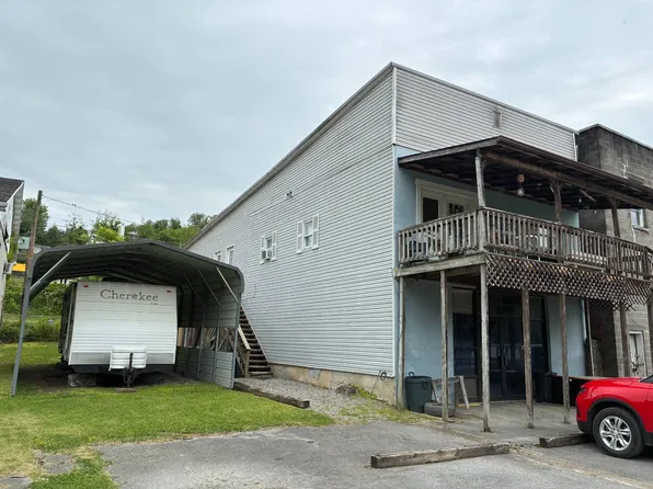 503 River St, Gassaway, WV 26624