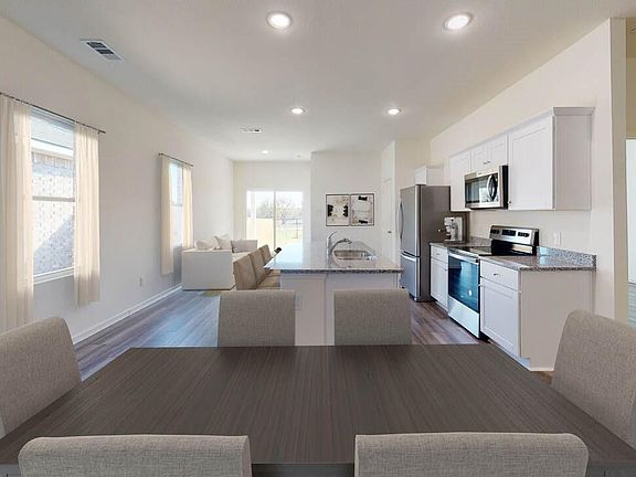 3rd image of 738 Amesbury Rd