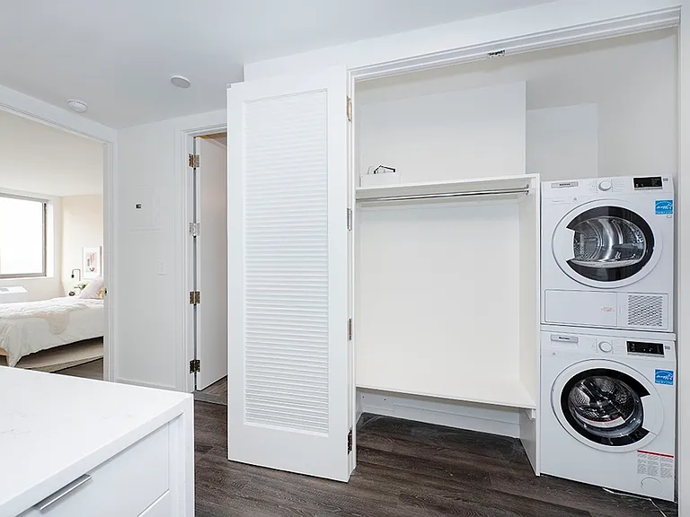 520 W 43rd St #8E — Photo 7