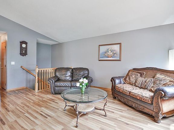 3rd image of 1015 Marigold Dr