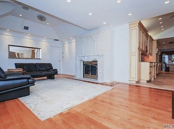 5th image of 4 Wildwood Dr