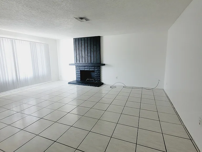 4424 N 53rd Ln #1 — Photo 3