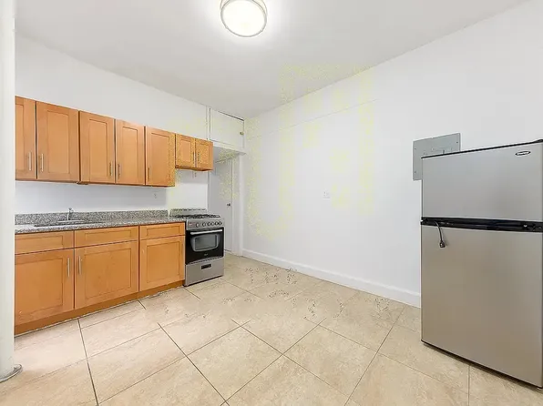 120 Utica Avenue image 1 of 6