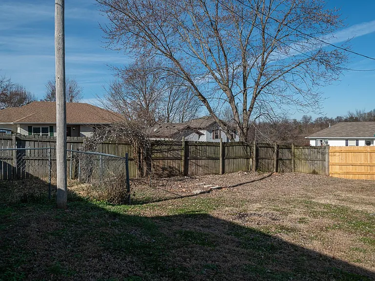 1516 W Meadow St — Photo 26