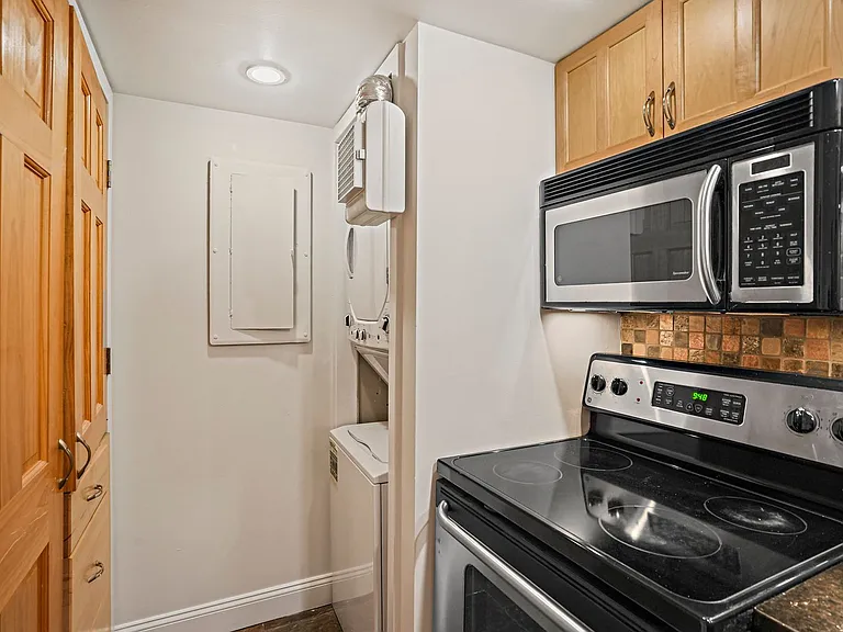 2501 K St NW #1B — Photo 8