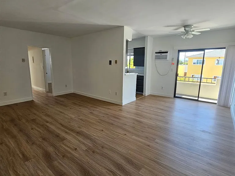 7061 Whitsett Ave — Photo 8