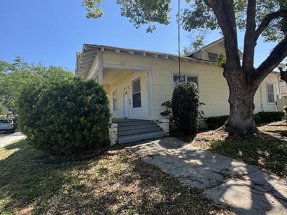 2nd image of 810 N Willow Ave