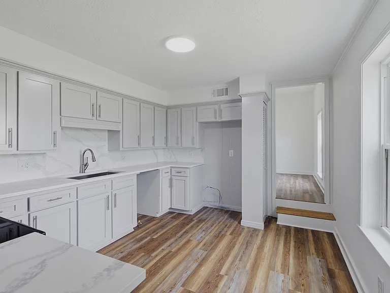 708 Alabama St — Photo 5