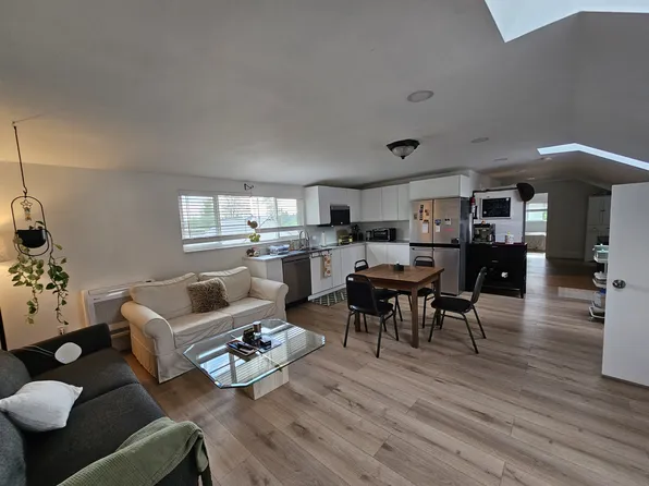19658 Richardson Rd, Pitt Meadows, BC V3Y 1Z1