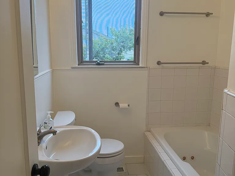 715 Cypress Ave — Photo 10