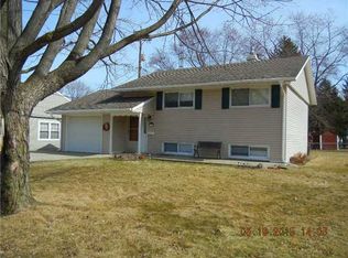 845 Maple Ln, Waterville, OH 43566