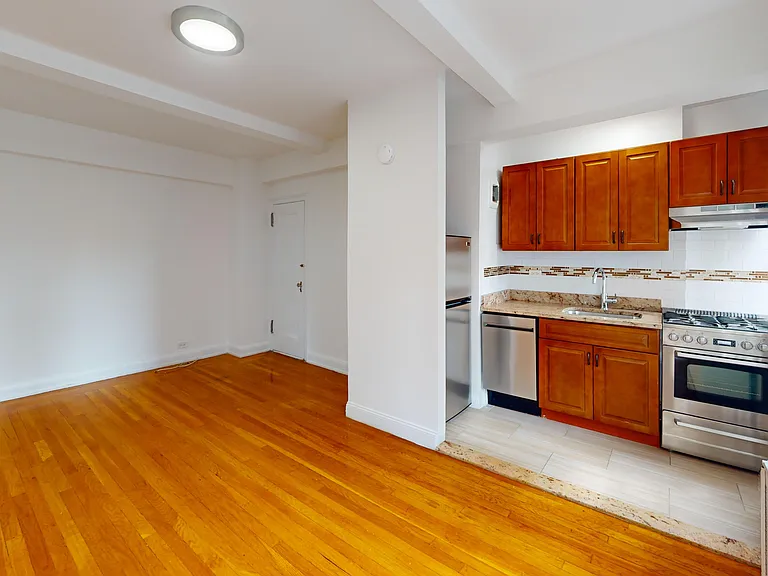 301 E 38th St #11F — Photo 4