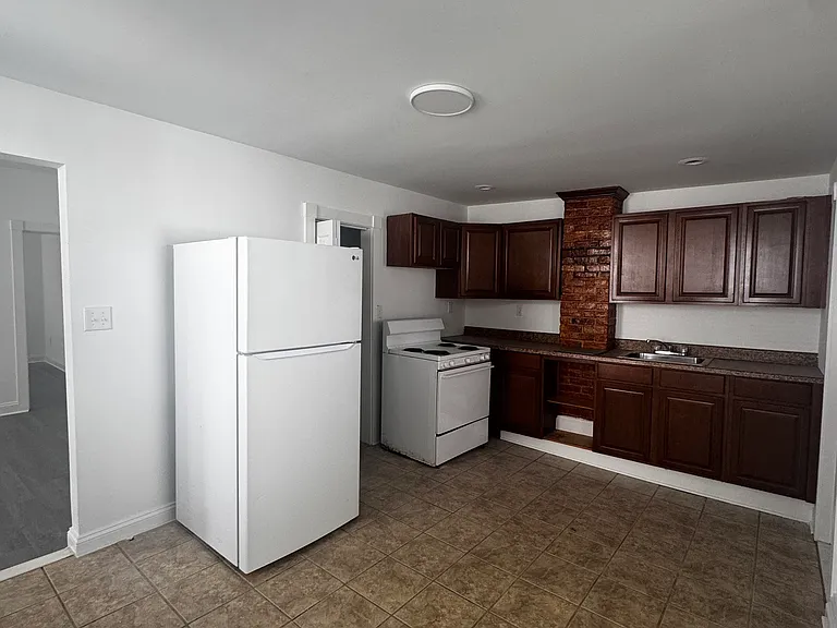 807 Locust St #1 — Photo 7