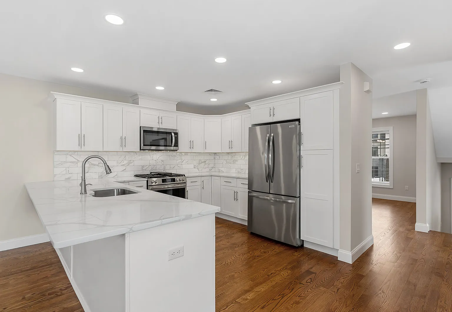 4 bed, 3.5 bath, 2300 sqft, $6,000 — Photo 2