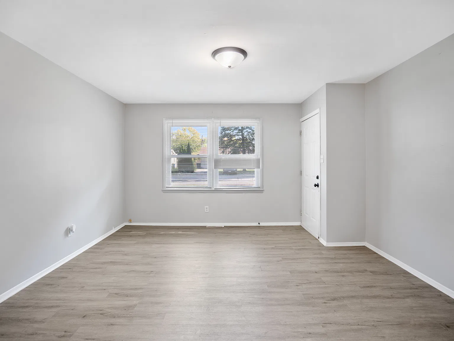 2 bed, 1100 sqft, $1,295 — Photo 3