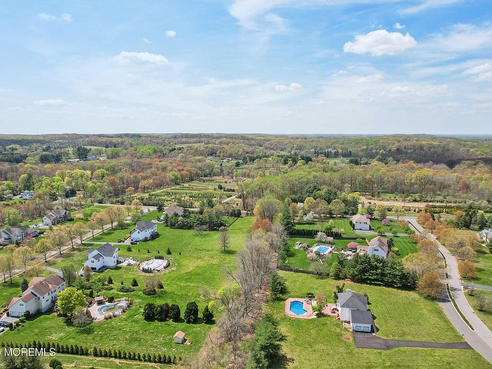 2nd image of 5 Lyle Farm Lane