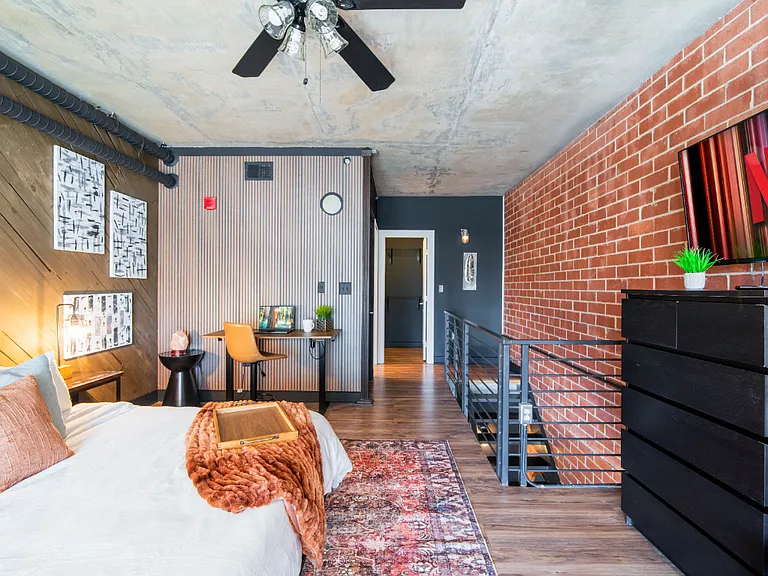 710 W Trade St #308 — Photo 11