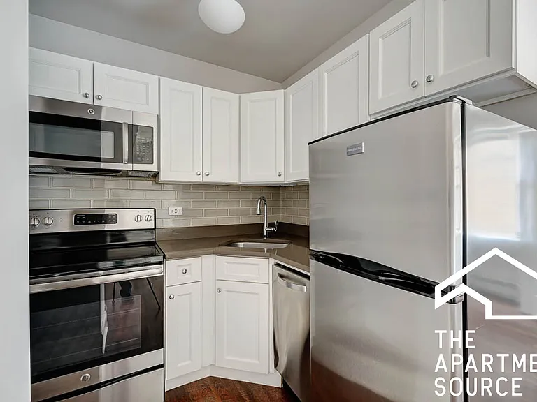 817 W Lakeside Pl #208 — Photo 1