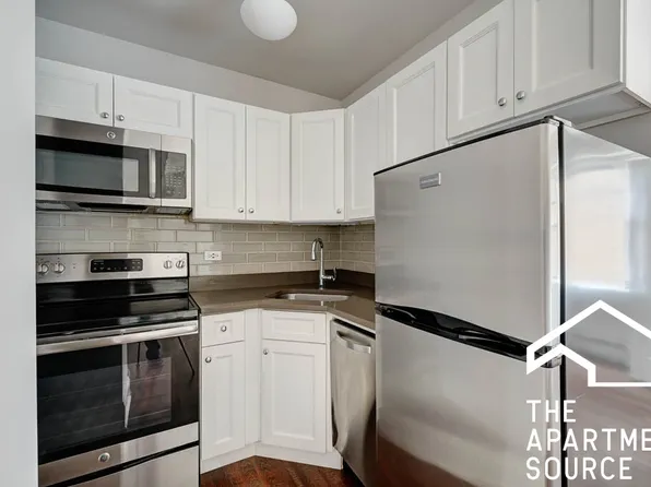 817 W Lakeside Pl, Chicago, IL
