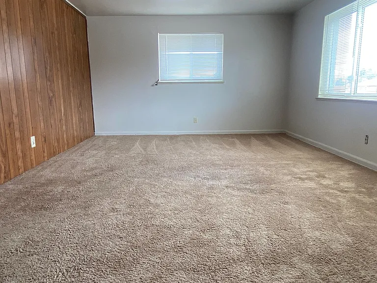 1850 Fremont Ave — Photo 2